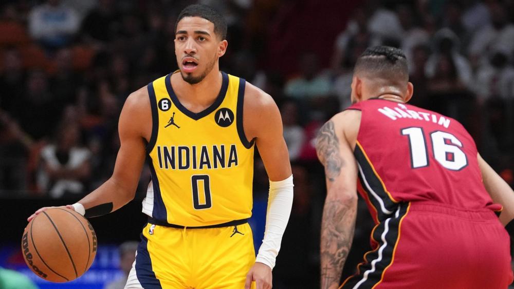  步行者哈利伯顿助攻上双，激活全队进攻  